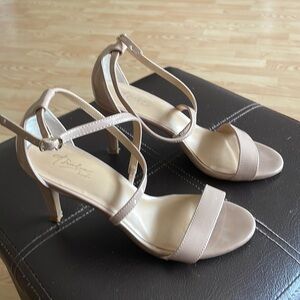 Thalia Sodi sandals size 7
